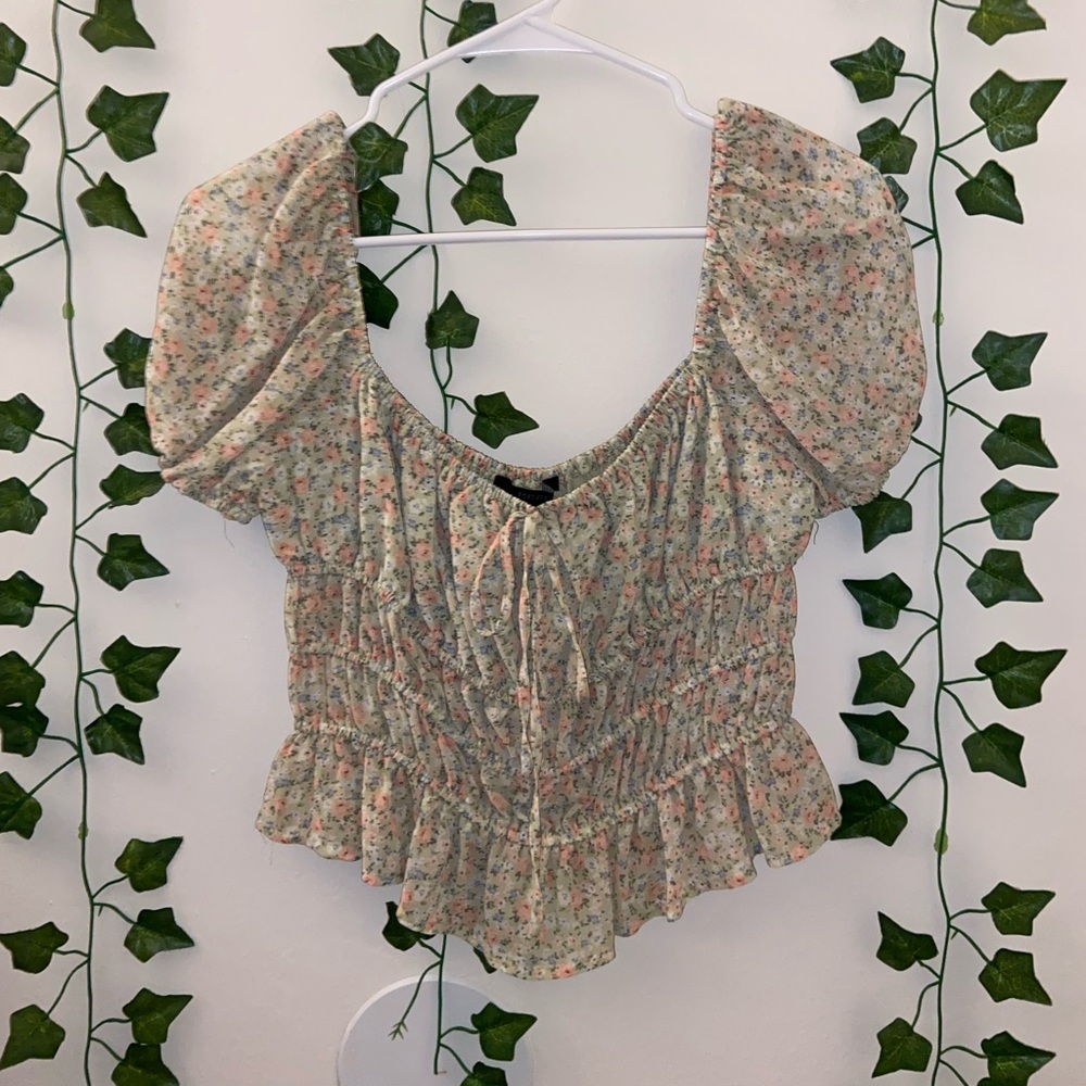 Forever 21 shirt size medium